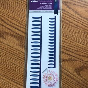 Crafter’s Companion Daisy Duo die set